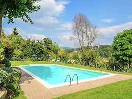 Modern Holiday Home With Pool