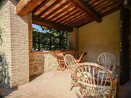 Modern Holiday Home With Pool