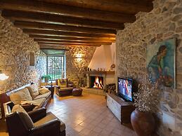 Traditional Estate From the XIV Century, With Swimming Pool