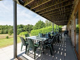 Luxurious Cottage With Bubble Bath in Burnontige