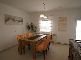 Comfortable Apartment in Vinkuran near Beach