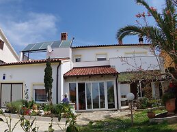 Comfortable Apartment in Vinkuran near Beach