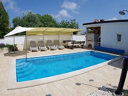 Comfortable Apartment in Vinkuran near Beach