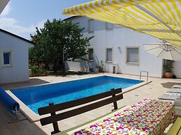 Comfortable Apartment in Vinkuran near Beach