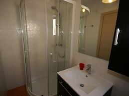 Comfortable Apartment in Vinkuran near Beach