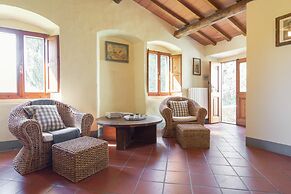 Charming Tuscan Stay With Pool