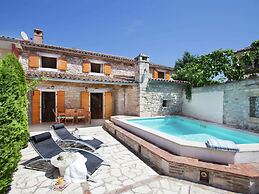 Luxurious Holiday Home in Barban With Private Pool