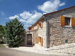 Luxurious Holiday Home in Barban With Private Pool