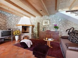 Luxurious Holiday Home in Barban With Private Pool