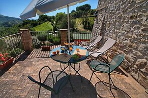 Rustic Getaway With Pool, Garden