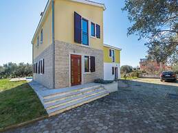 Holiday Home in Novigrad With Private Pool