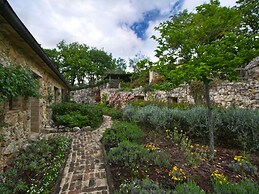 Belvilla by OYO Villa Mezzeria