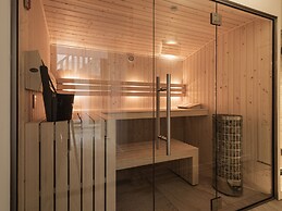 Spacious Villa With a Sauna, at the Tjeukemeer