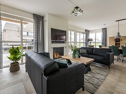 Spacious Villa With a Sauna, at the Tjeukemeer
