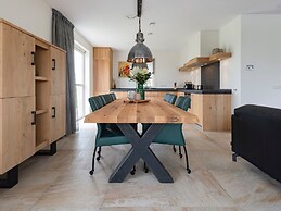 Spacious Villa With a Sauna, at the Tjeukemeer