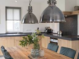 Spacious Villa With a Sauna, at the Tjeukemeer