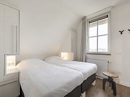 Spacious Villa With a Sauna, at the Tjeukemeer