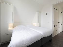 Villa With a Sauna in Tjeukemeer