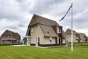 Villa With a Sauna in Tjeukemeer