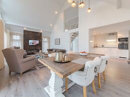 Stylish Holiday Home with Fireplace near Oosterschelde