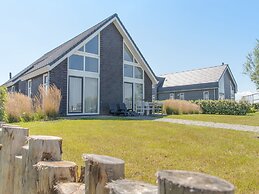 Stylish Holiday Home with Fireplace near Oosterschelde