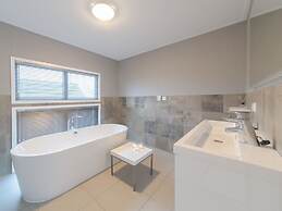 Stylish Holiday Home with Fireplace near Oosterschelde