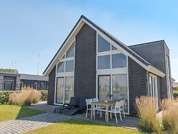 Stylish Holiday Home with Fireplace near Oosterschelde