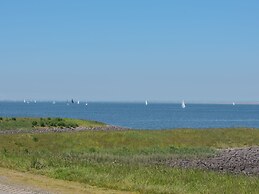 Stylish Holiday Home with Fireplace near Oosterschelde