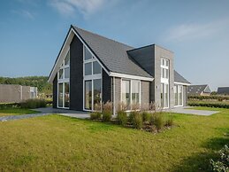 Stylish Holiday Home with Fireplace near Oosterschelde