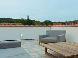 Lush Apartment With Roof Terrace
