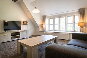 Farmhouse Apartment Near De Slufter