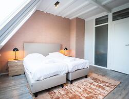 Farmhouse Apartment Near De Slufter