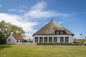 Farmhouse Apartment Near De Slufter