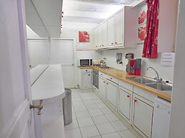 Spacious Family Home, Sosoye