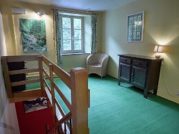 Spacious Family Home, Sosoye