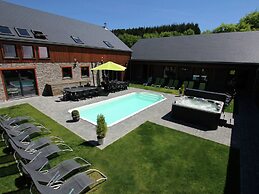 Beautiful Villa with Heated Outdoor Pool, Sauna, Hot Tub in Forest