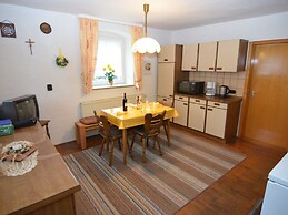Cozy Holiday Home in Stadlern near Ski Slopes