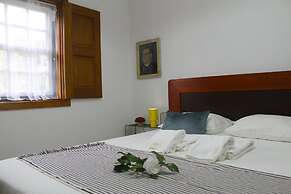 Cottage in Santa Comba With Pool