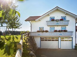Hubsches Bauernhaus im Allgau mit Alpenblick