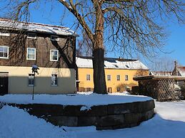 Comfy Apartment in Weissig With Garden