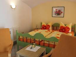 Comfy Apartment in Weissig With Garden