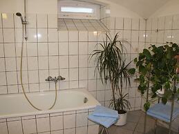 Apartment in Weibig With Garden