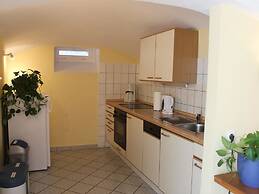 Apartment in Weibig With Garden