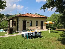 Cottage in Apecchio With Pool