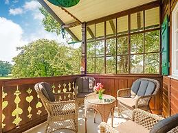 Quaint Holiday Home With Fireplace and Terrace