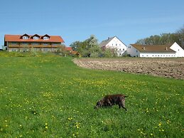 Apartment in Rotthalmunster With Garden