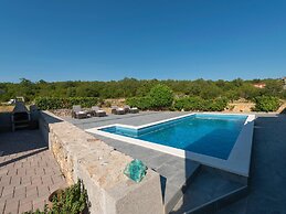 Villa in Ugljane With Private Pool