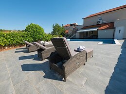 Villa in Ugljane With Private Pool