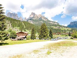 Spacious Chalet with Garden near Ski Area in Tyrol