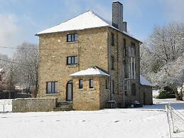 Beautiful Holiday Home With an Open Fireplace
